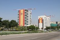 El empresario de la bandera gigante en Valdebebdas dice que no buscaba un "récord" sino llamar a la "cordura"