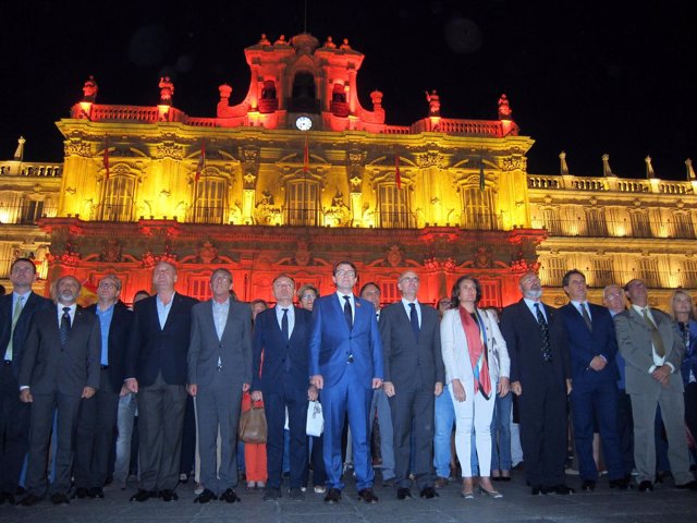 Plaza Mayor de Salamanca iluminada con los colores de la bandera