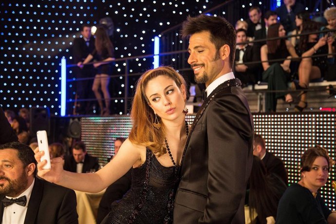 FOTOGRAMA MI GRAN NOCHE CON BLANCA SUÁREZ Y HUGO SILVA
