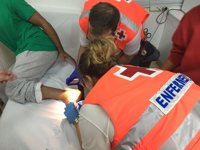 Cruz Roja atiende a 17 inmigrantes llegados a la costa de la Región a bordo de dos pateras