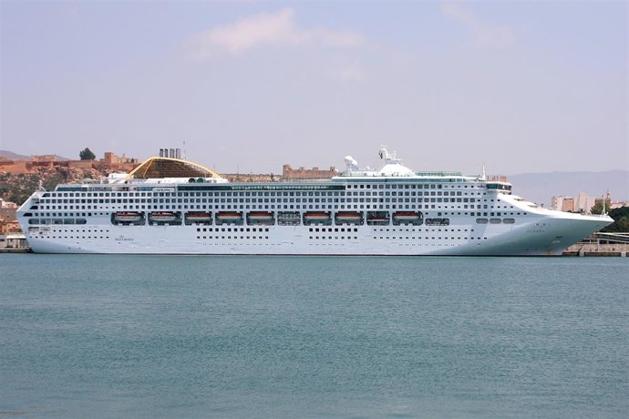 Buque 'Oceana' En El Puerto De Almería 