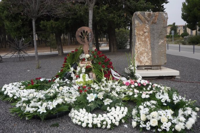 Ofrenda a la Virgen del Pilar en el Cementerio de Torrero de Zaragoza