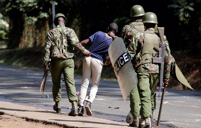 Policía antidisturbios en Kenia