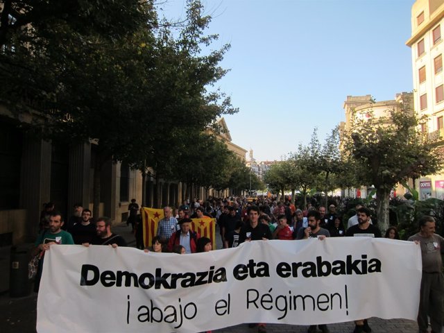 Manifestación en Pamplona "en solidaridad con Cataluña"