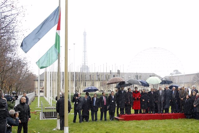 Izado De La Bandera De Palestina En La UNESCO, En París