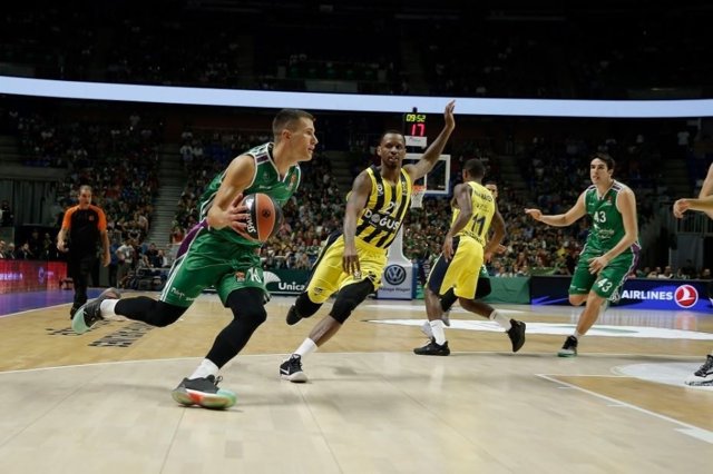 Unicaja vence al Fenerbahce