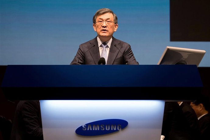 FILE PHOTO: Kwon Oh-Hyun, co-chief executive officer of Samsung Electronics Co.,