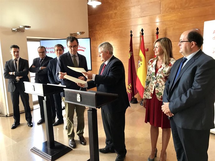 Imagen de la suscripción del acuerdo