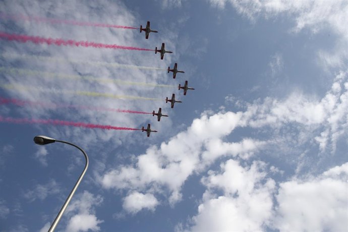 Paso de la Patrulla Águila en el desfile de la Hispanidad el 12 octubre