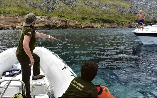 Embarcación informa sobre la posidonia