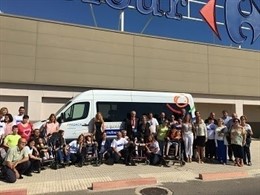 Fundación Solidaridad Carrefour dona dos furgonetas a la Confederación ASPACE