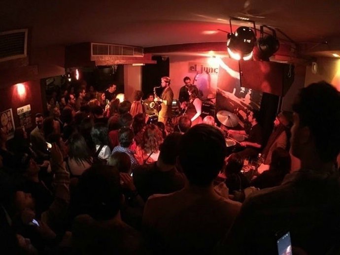 Actuación en la sala El Junco