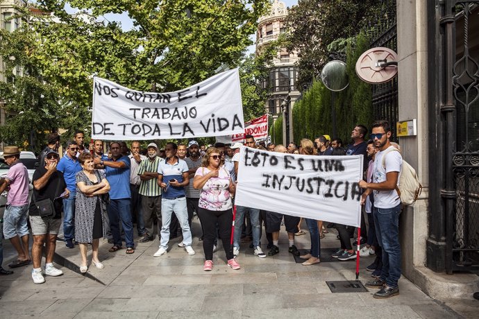 Manifestación contra el derribo de invernaderos en Albuñol