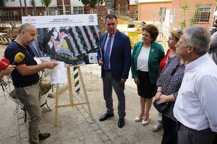 Espadas visita Triana