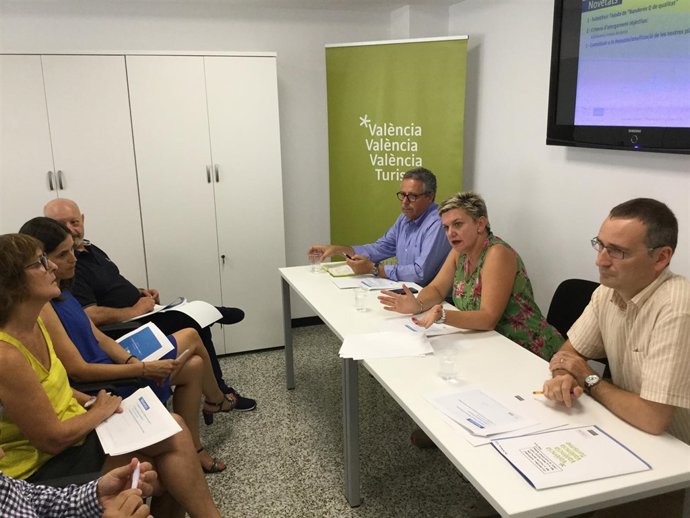 Pilar Moncho presentó el programa a técnicos y concejales de los municipios