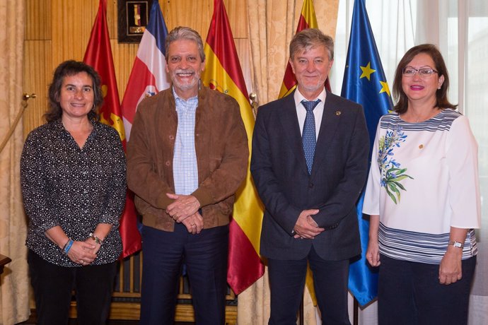 El alcalde de Zaragoza recibe al ministro de Turismo de Costa Rica