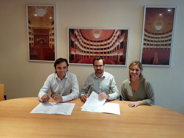 Los teatros principales de Palma y Mahón firman un acuerdo de movilidad de las producciones propias