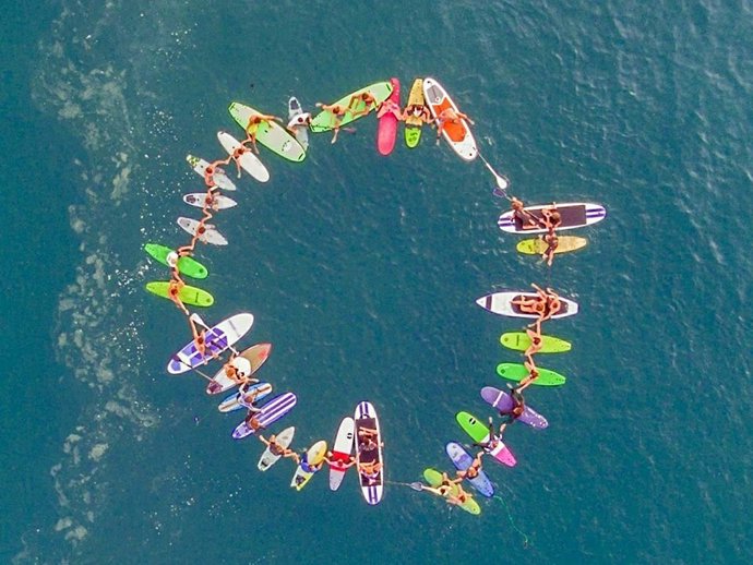 Abrazo al mar recuperar costa litoral calidad aguas limpieza sostenibilidad