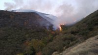Continúa la extinción del incendio forestal de Posadas después de que medios terrestres hayan trabajado toda la noche