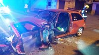 Herido leve un joven tras salirse de la vía con su coche en Escobedo de Villafufre
