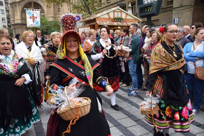 Oferentes de la Ofrenda de Frutos a la Virgen del Pilar en Zaragoza