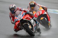 Dovizioso se impone a Marc Márquez y aprieta el Mundial de MotoGP