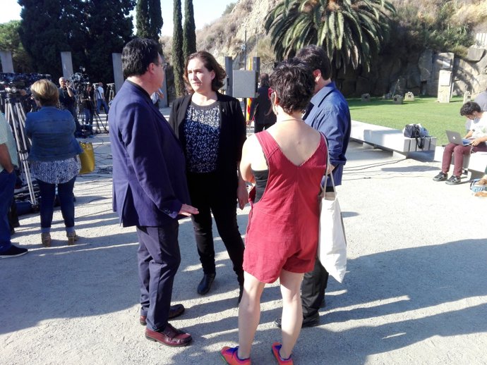 Joan Josep Nuet (EUiA), alcaldessa  Ada Colau (BComú)