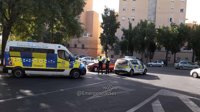 Un herido leve tras una colisión de dos turismos en Sevilla