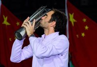 Federer: "No haber jugado contra Nadal en tierra me ha ayudado a poder ganarle en estos partidos"