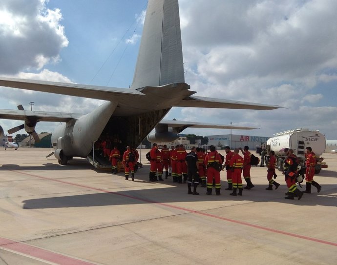 Los efectivos han partido en avión este domingo