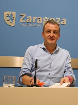 El consejero de Economía y Cultura, Fernando Rivarés.