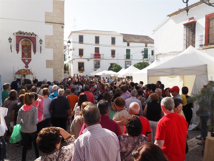 Visitantes en la feria Ars Olea de Castro del Río (Córdoba)