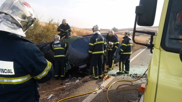 Bomberos actúan en accidente de tráfico en la A-371
