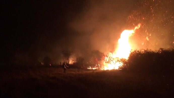 Continúan 105 incendios activos, 15 de ellos cerca de población