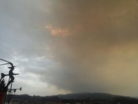 El viento sur desplaza a Cantabria el humo y cenizas de los incendios de Galicia y Asturias