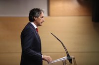 De la Serna a Puigdemont: "tiene en su mano rectificar" porque "aún está a tiempo"