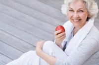 Llevar una alimentación sana y practicar ejercicio físico ayuda a reducir los riesgos asociados a la menopausia