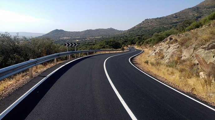 Carretera de Montánchez arreglada por la Diputación de Cáceres