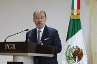 Renuncia el procurador general de México