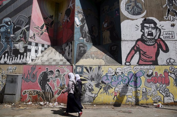 Mujeres andando por las calles del Cairo
