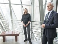 La artista Jenny Holzer dona al Museo Guggenheim Bilbao tres obras para su Colección