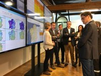 Feijóo admite "12 horas" sin "control" de los incendios, pero avisa que sería "partidista" usarlo políticamente