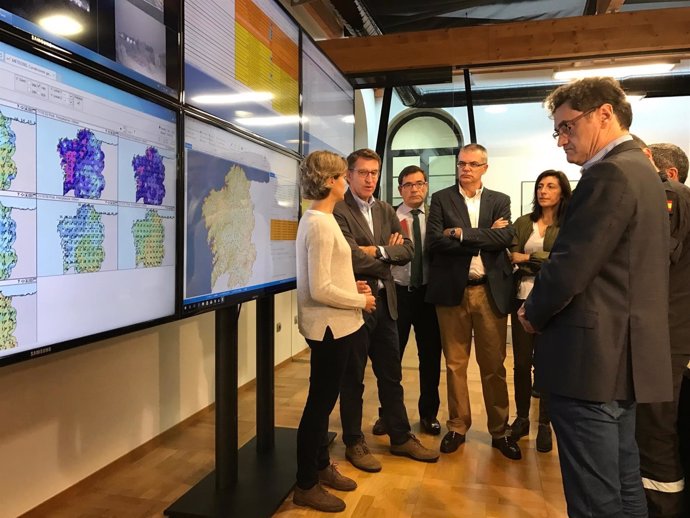 Feijóo y Tejerina en el centro de control de incendios