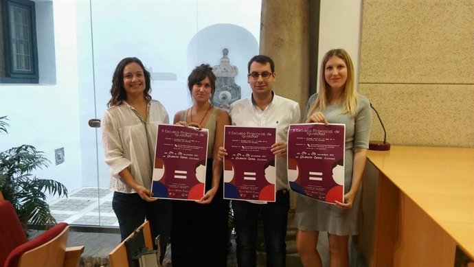 Guijarro (izda.), en la presentación de la Escuela Provincial de Igualdad