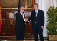 Compromís y Podemos desconfían del compromiso de Montoro con la financiación y PSPV espera que sea "firme"