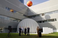 UPV/EHU instala en el Bizkaia Aretoa un montaje sobre el sistema solar con maquetas a escala, fotos y un planetario