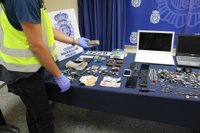 Sucesos.- Detenidas tres personas por robar en viviendas a las que accedían tras sustraer las llaves originales