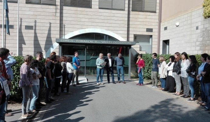 L'aturada a les portes de l'edifici del Consell Comarcal del Vallès Occidental