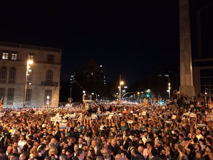 Manifestación contra el encarcelamiento de Cuixart y Sànchez