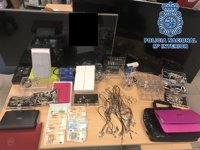 Detienen a una mujer por robar material y 3.320 euros en la empresa en la que trabajaba en Gran Canaria